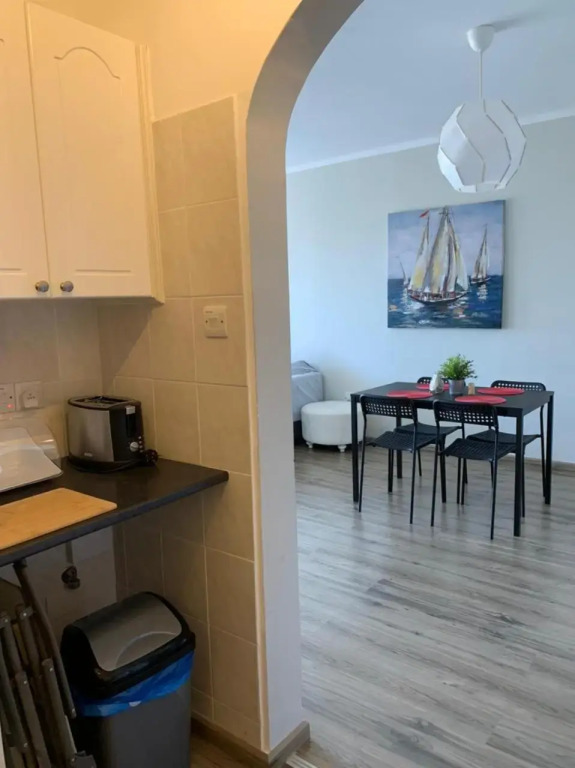 Modern and stylish 1 bedroom apartment in King's Palace