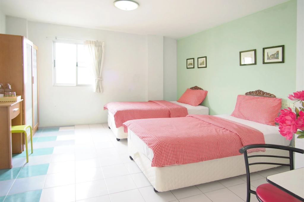 Thanapa Mansion - Hostel
