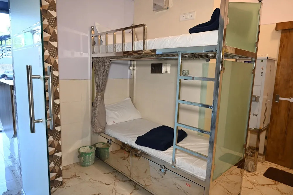 Sagar Dormitory Andheri - Nearest to Andheri Railway Station West