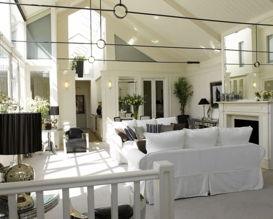 Andre's Mews Luxury Serviced Apartments