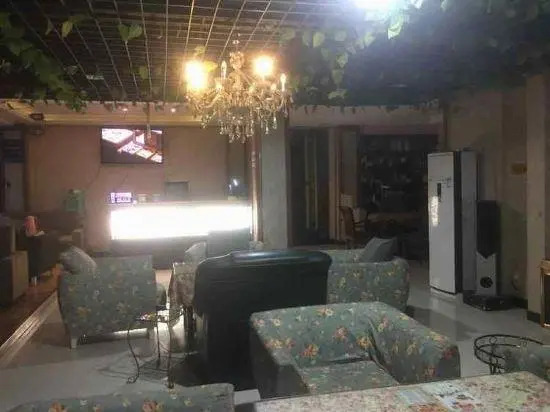 Aiyiai Business Inn