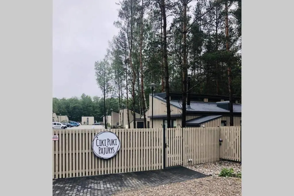 2.5 kambarių butas per du aukštus su baseinu