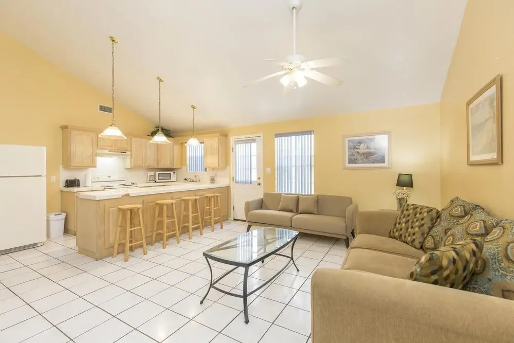 Ground Floor Duplex 1/2 block to Beach BBQ ok 2 Bedroom Home by RedAwning
