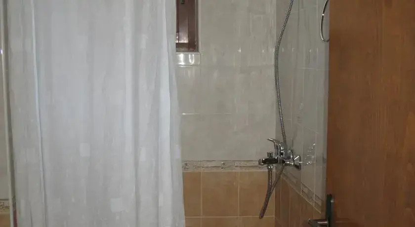 Tomcho Guest House