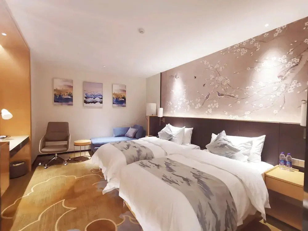 Serene Yuhua Hotel