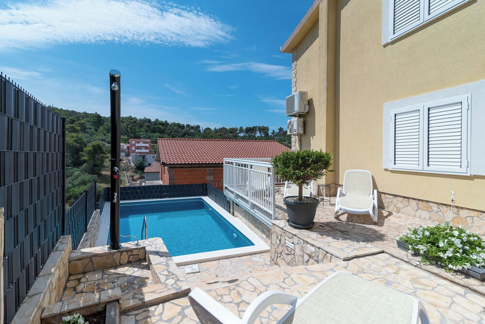 Apartments Kapetan