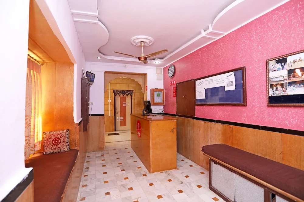 OYO 7426 Hotel Classic Inn