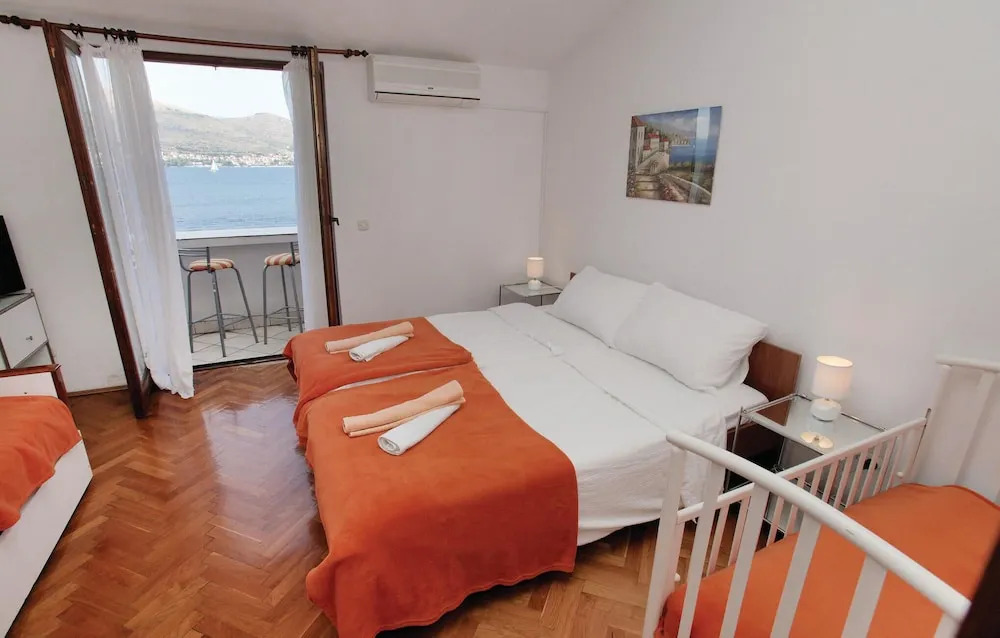 5 Bedroom Lovely Home In Okrug Donji