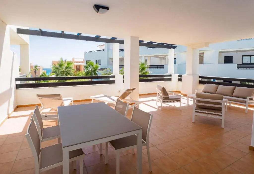 2306 - Brand new apt, walking distance to beach!