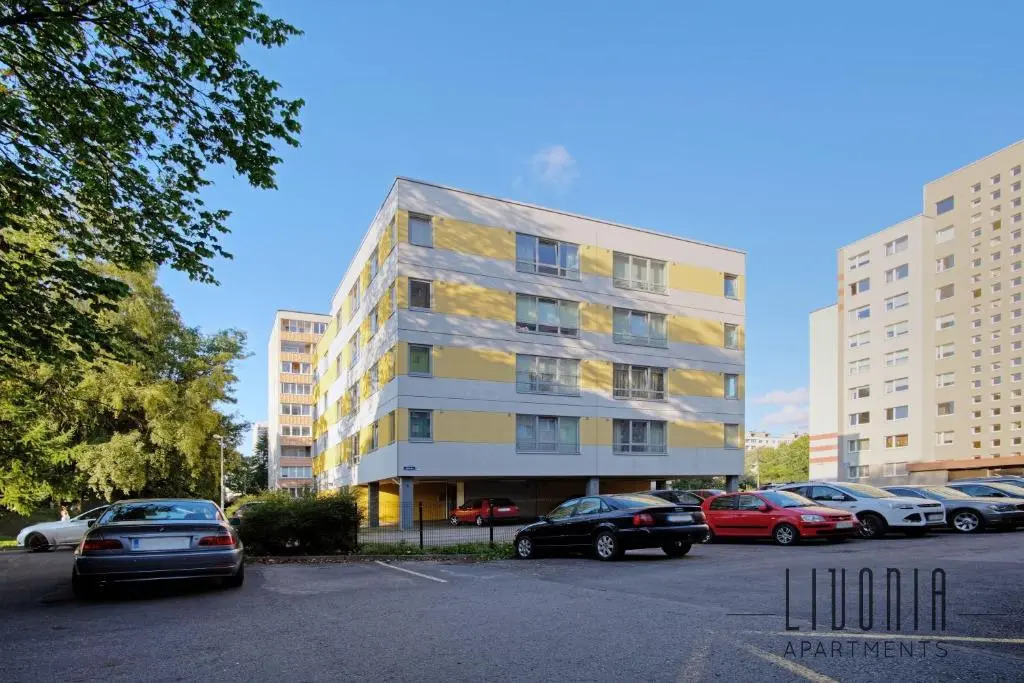 Bright studio with FREE PARKING and SELF CHECK-IN
