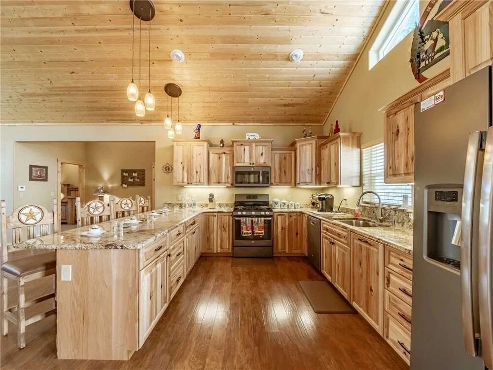 Heavenly Pines - Three Bedroom Cabin with Hot Tub
