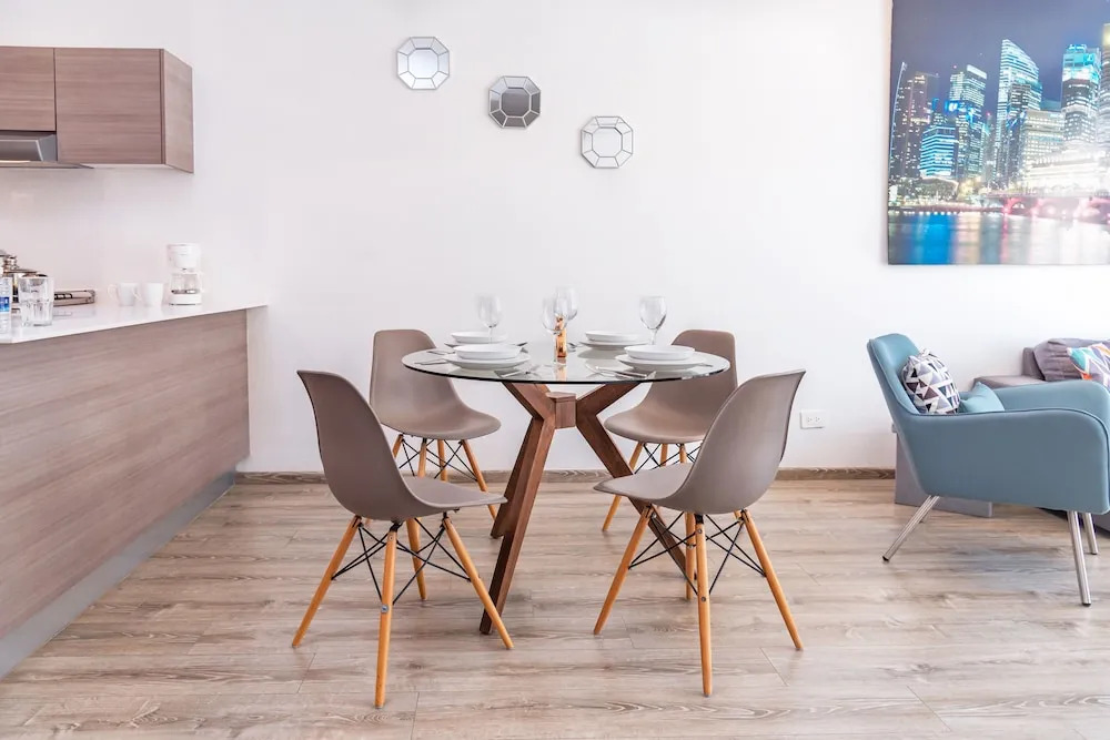 Bright, Comfy w Terrace Apt 1KSB, 1BD, 1 SofaB, 2BTH by Mty Living