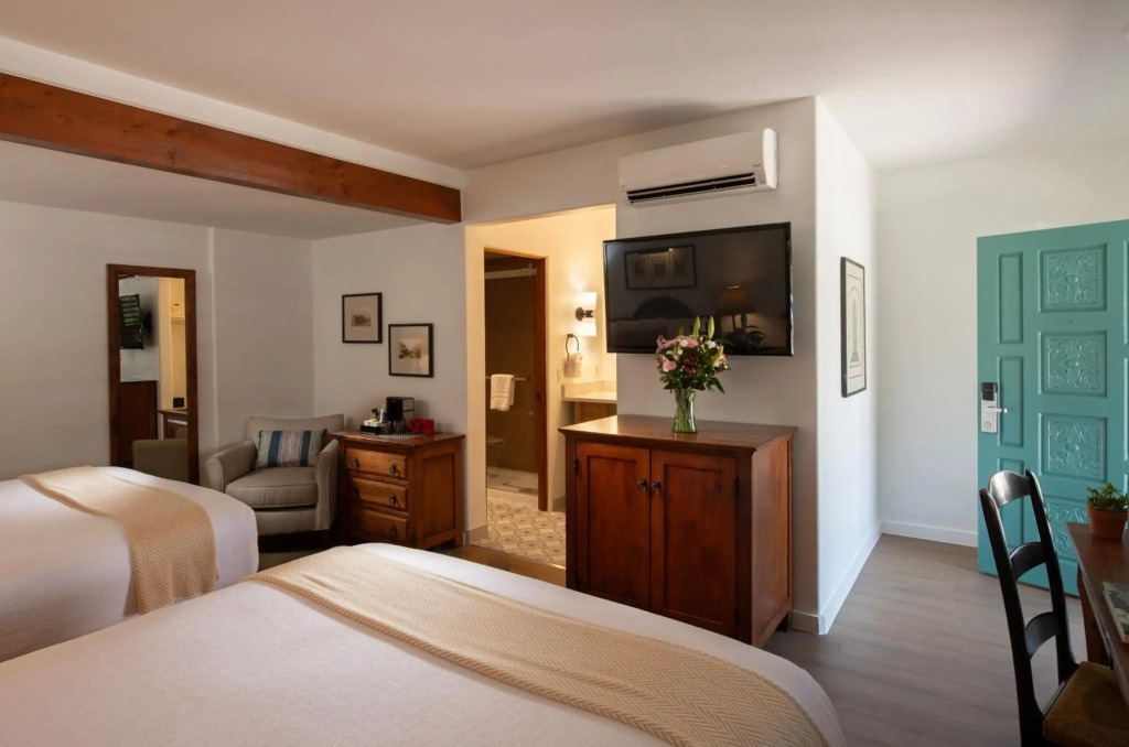Piñon Court by La Fonda