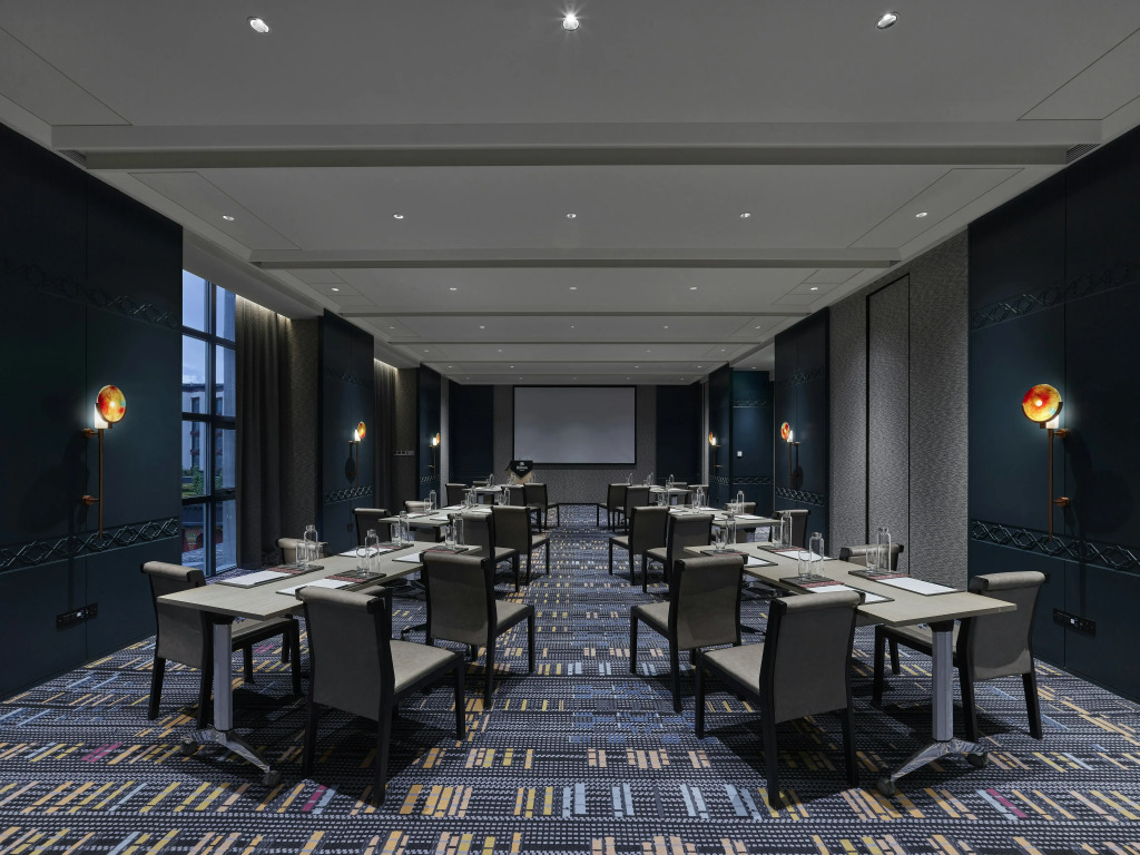 Hilton Shigatse