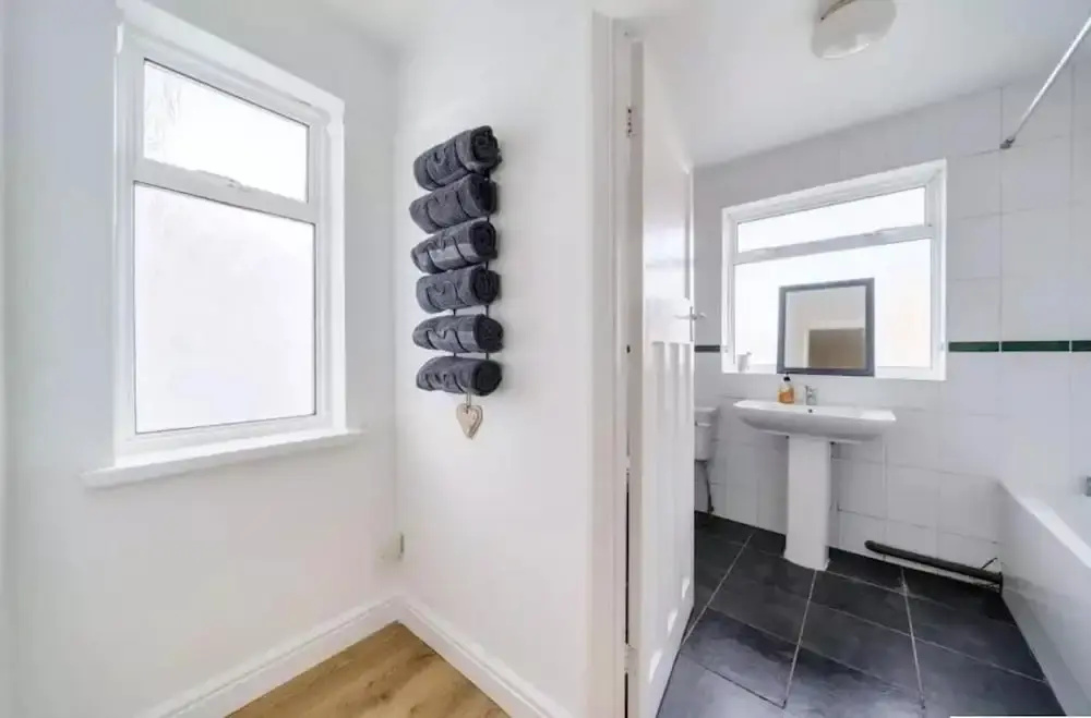 2br-sleeps6-parking-garden-nearlondon