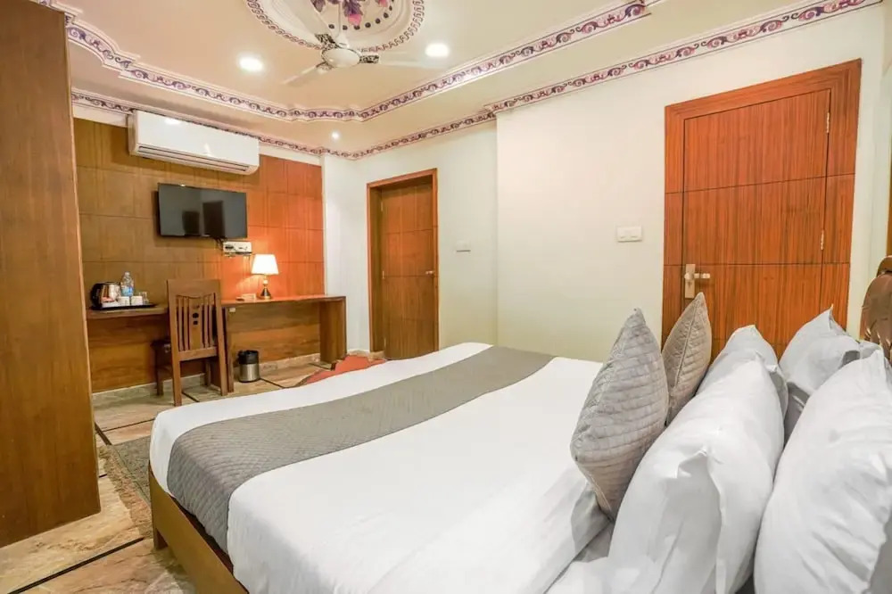 Royal Rafahiya - A Rooftop Lake View Hotel Near Lake Pichola