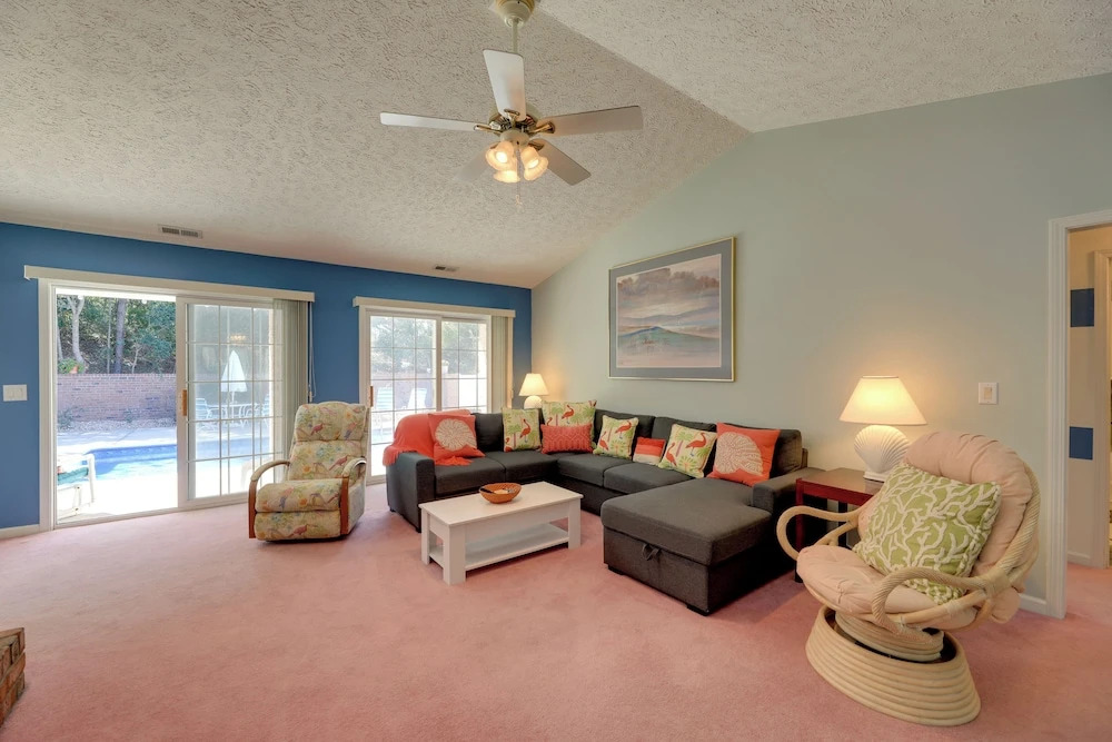 Pine Knoll Shores Getaway - Walk to Beach!