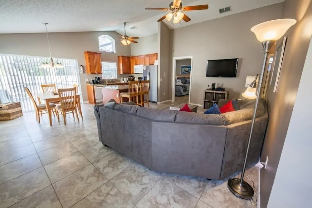 Private Pool 2 Queens And Twin Room! 3 Bedroom Home by RedAwning
