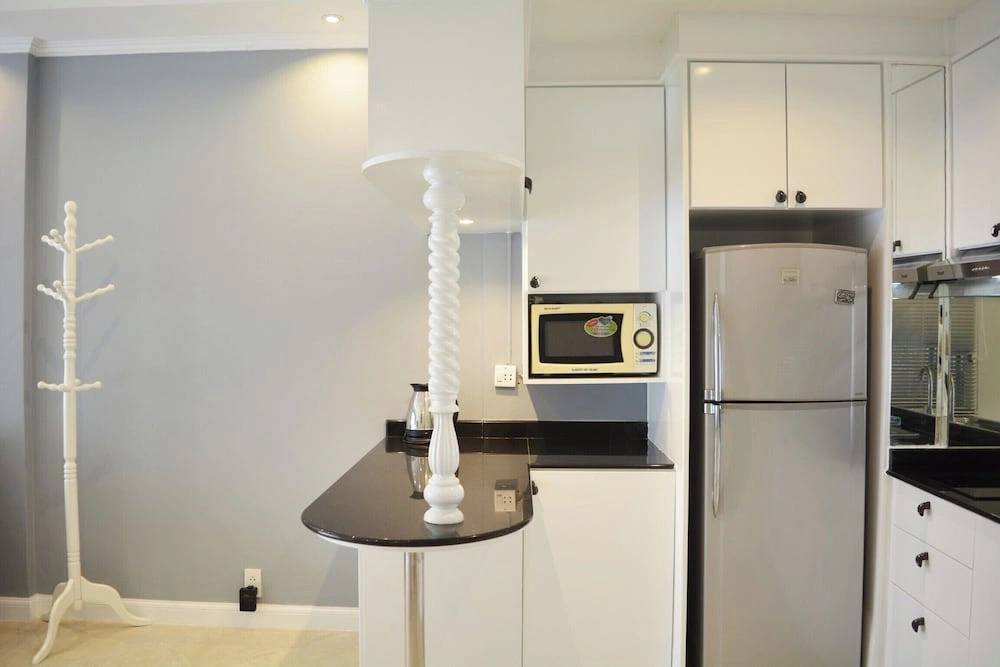 Modern Pool-view 1-bedroom Condo With Large Balcony - Baan Suan Jomtien