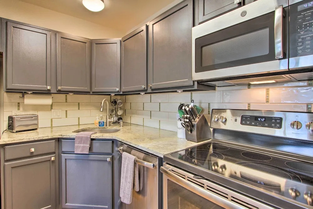 Cozy Montana Condo w/ Walk to Big Sky Resort!