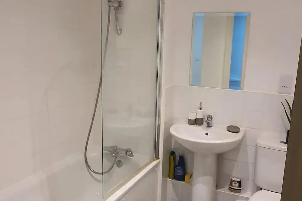 1 Bed Apartment Sleeps 2 With Wi-fi & Tv