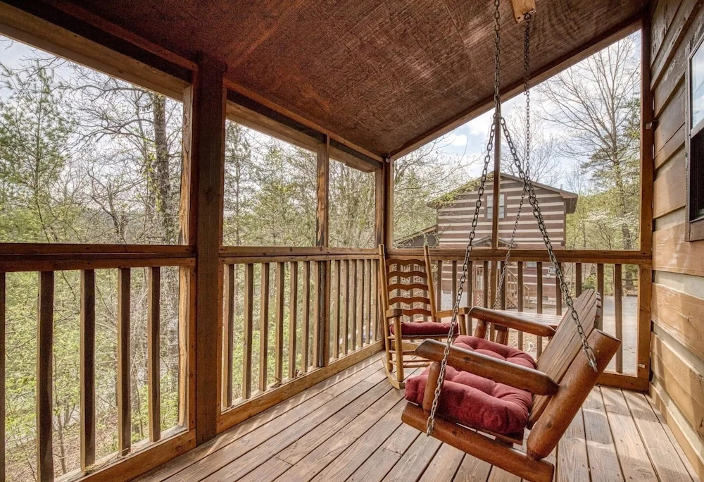 Er18 - The Lazy Bear View Great Location - Close To Town! 1 Bedroom Cabin by RedAwning