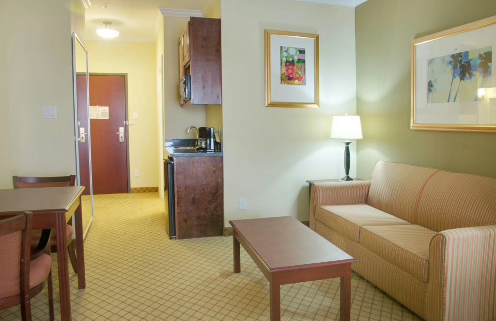 Holiday Inn Express Hotel & Suites Winnie by IHG