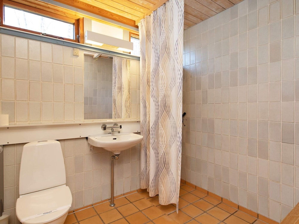 3 Rooms, 1st Row, 2+4 People, 82m2