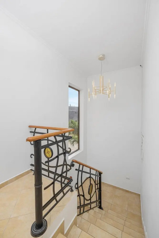 4BR Villa Gold Coast w Pool