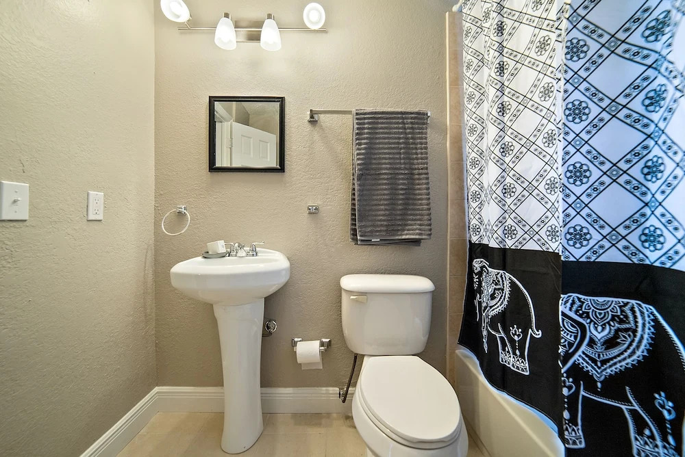 3BR House in Tampa by Tom Well IG - 3220