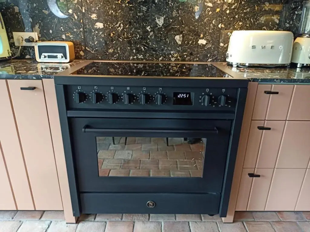 Mademoiselle Nineth met sauna