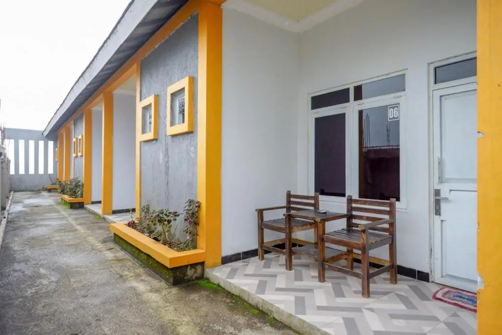 RedDoorz near Candi Cetho Karanganyar
