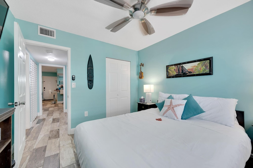 Newly Renovated 2 Beds 2 Baths Condo in St Pete Beach