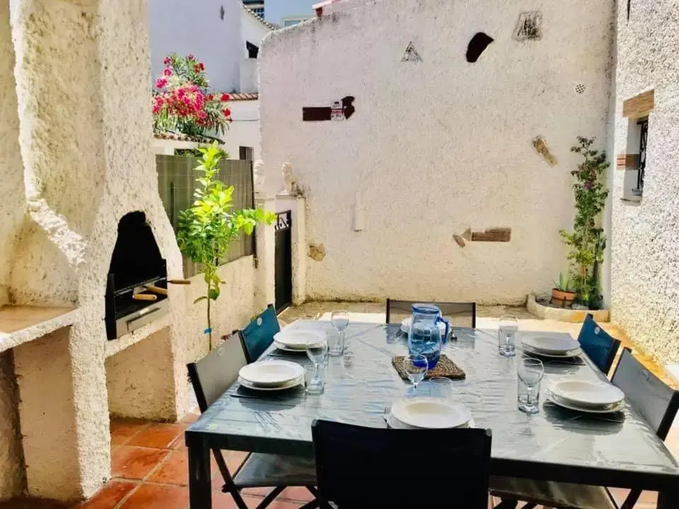 Charmante maisonnette avec piscine communautaire, idéale vacances familiales