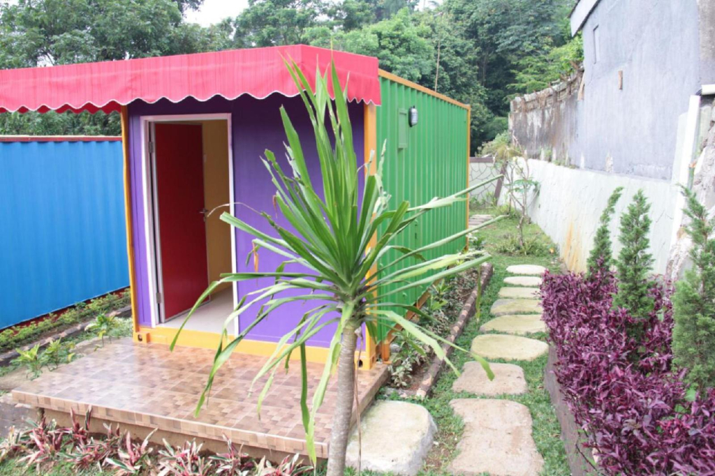 Hotel Container Inn Puncak Mitra RedDoorz