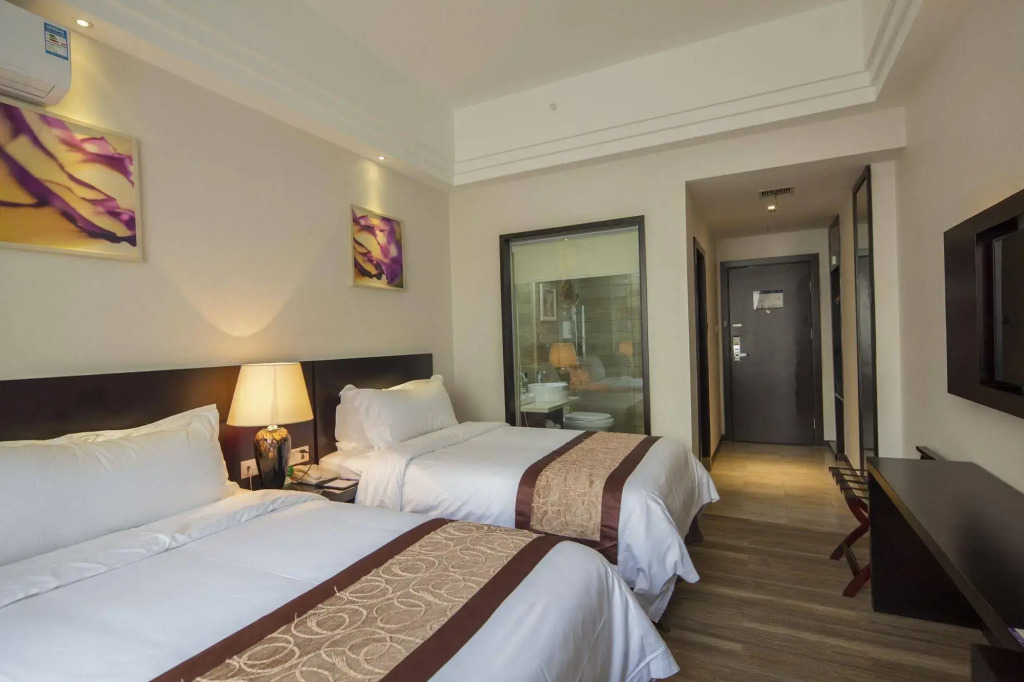 Zhuhai Aqueen Hotel