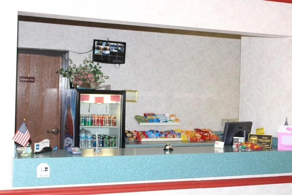 Lamar Inn and Suites
