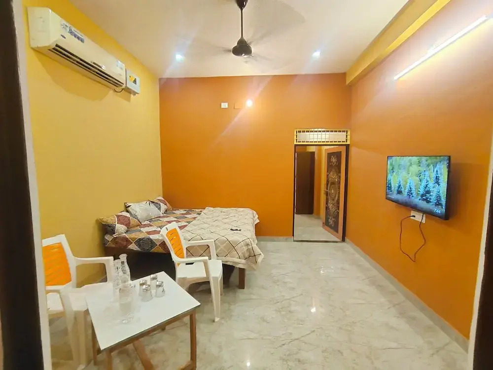 Hotel O by OYO Neeta Homestay