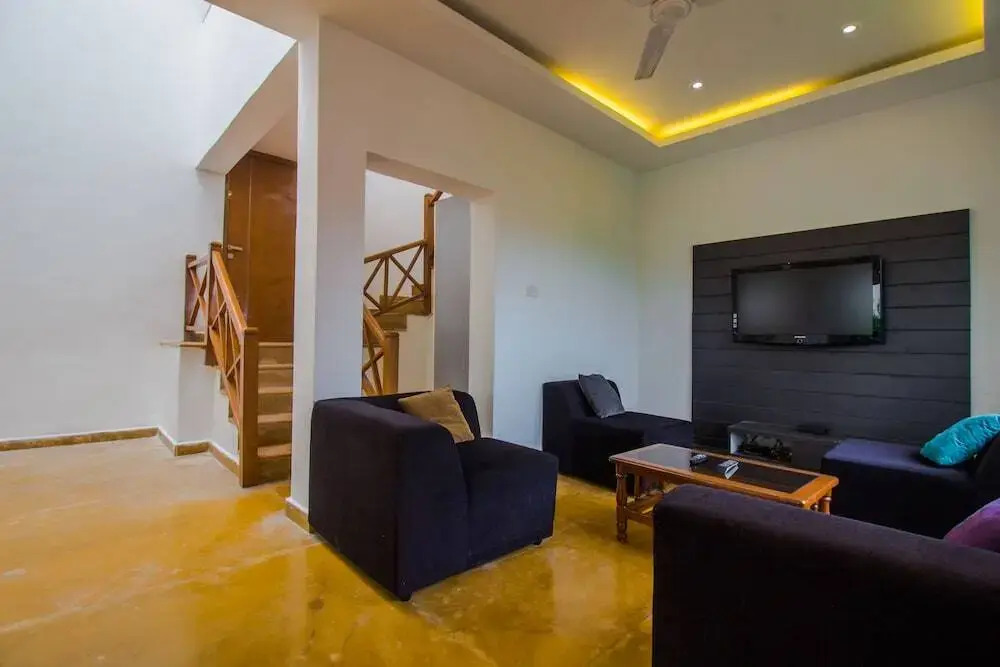 OYO Home 17402 Pool View Villa 4BHK