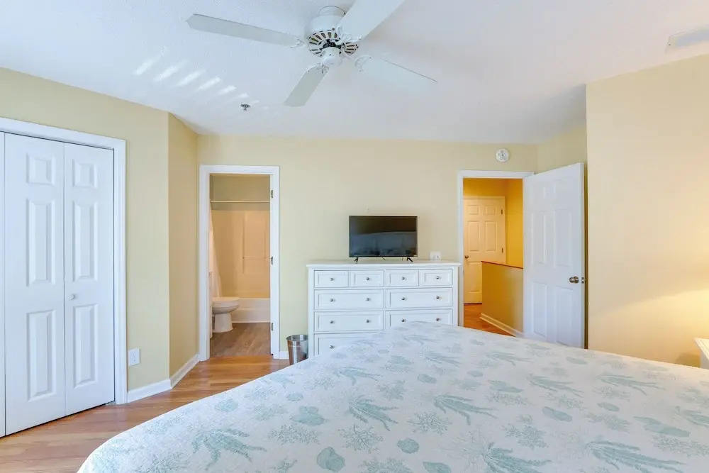 Forest Beach Condo Walk to Coligny