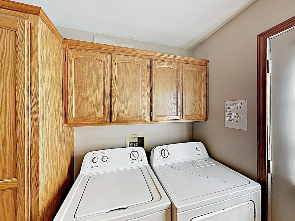 Custom W/ Hot Tub & Garage 4 Bedroom Home