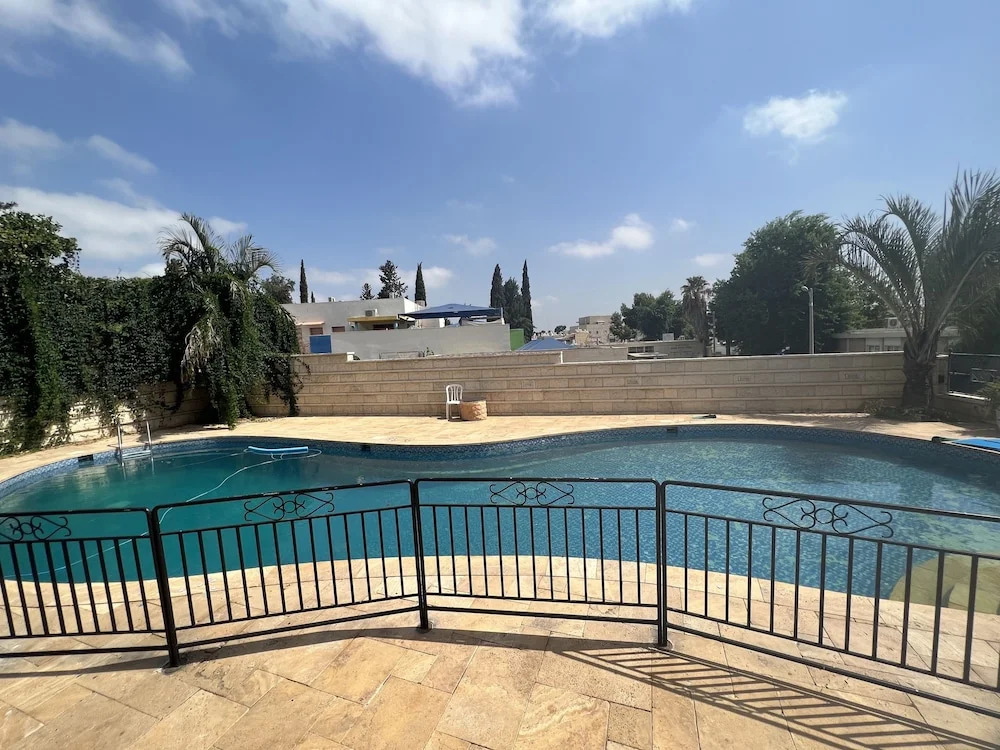 Grace Holon Villa & Pool