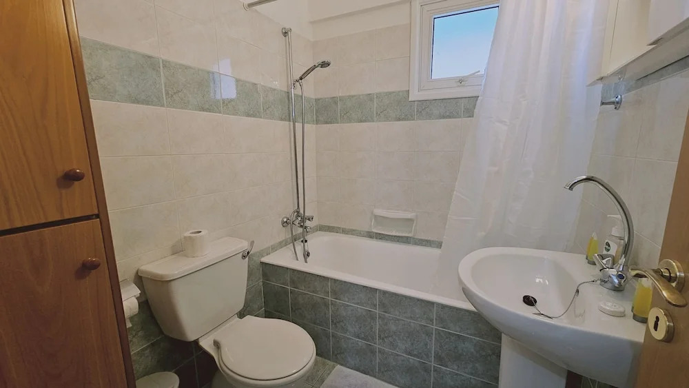 141 LCA - Stay Miracle Apartment