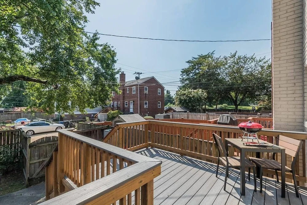 Luxurious 3br 2ba Townhouse with cozy backyard