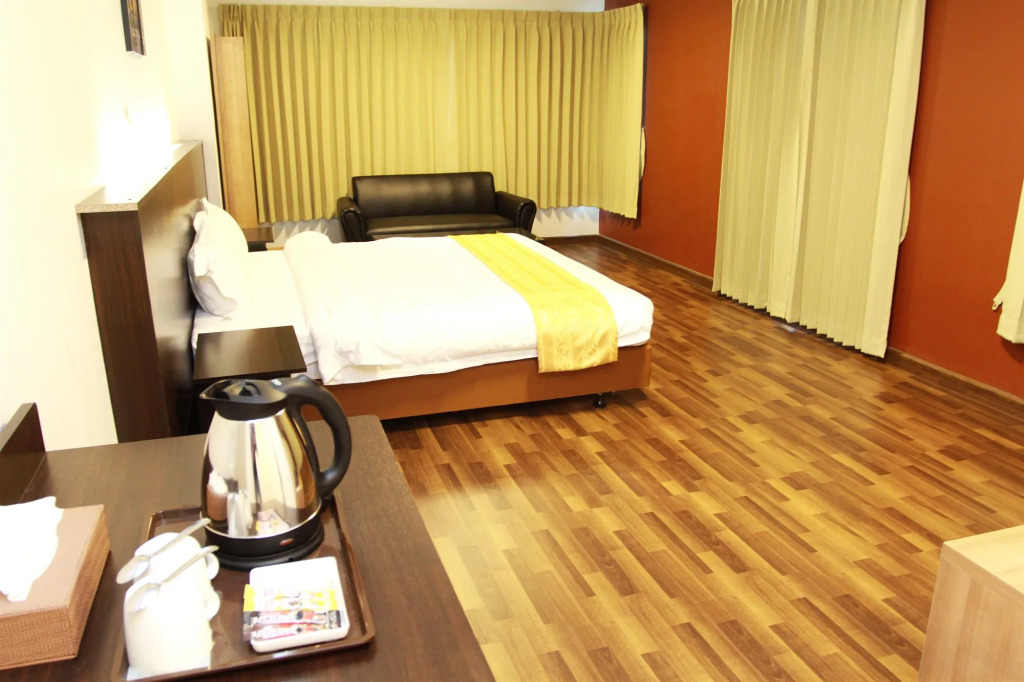 101 Holiday suite