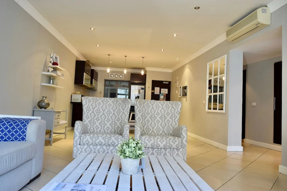 Beach House-style Apartment In City Centre