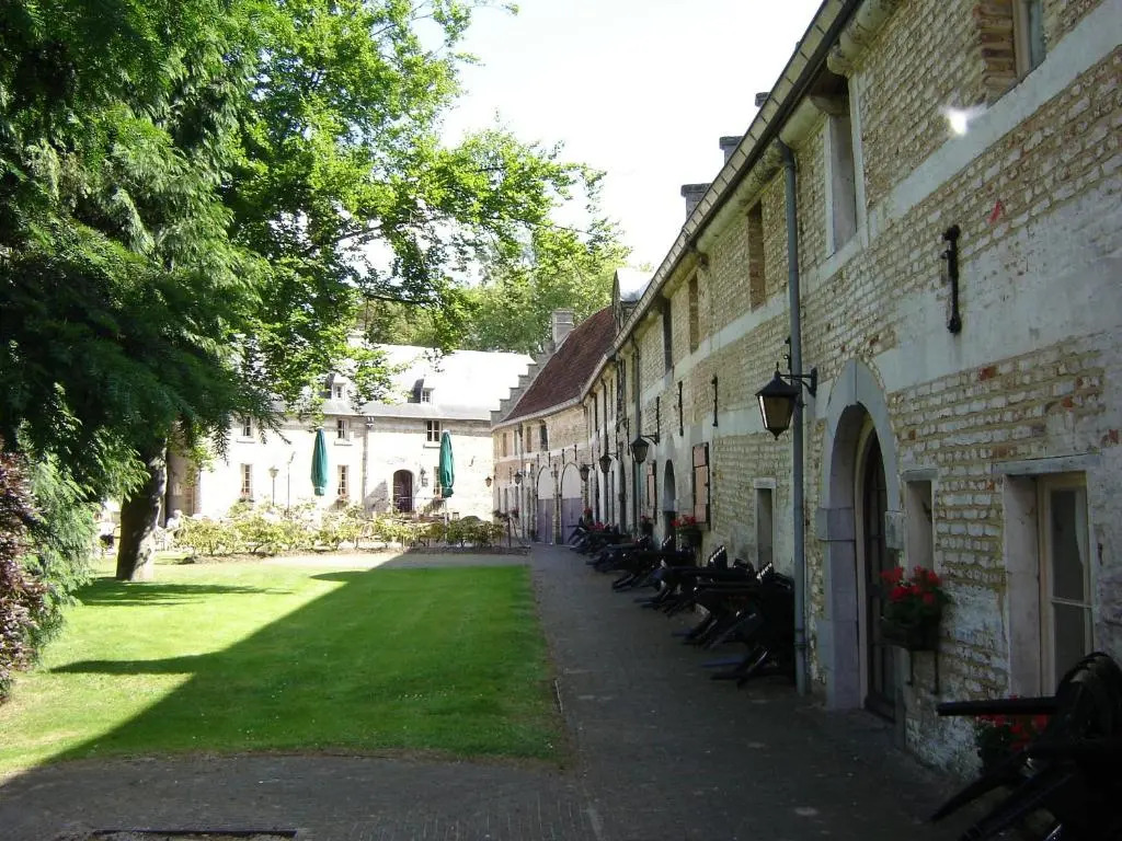 Kasteel Schaloen - vakantiewoningen & hotel