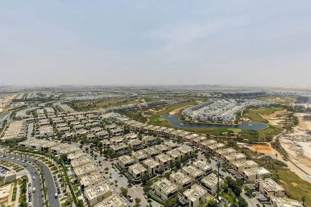 Waves - Elegant 28th Floor Studio in Carson A, Damac Hills
