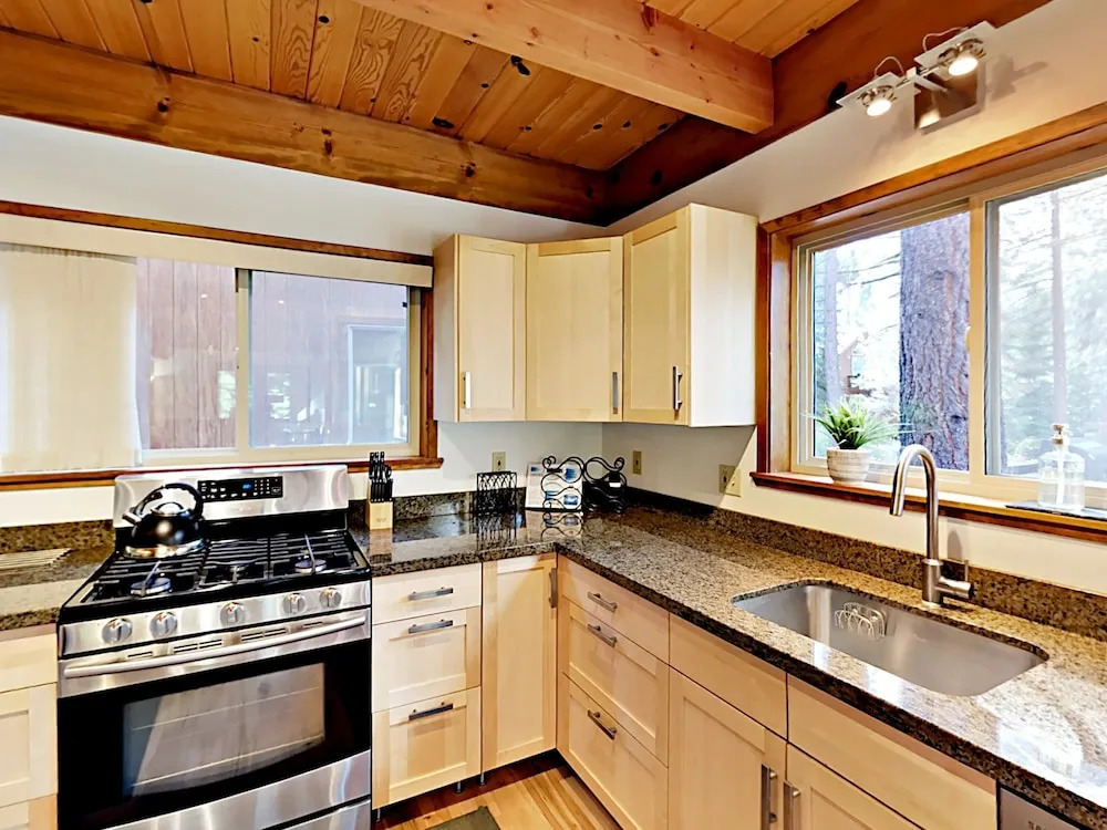 1262 Pine Valley Rd House by RedAwning
