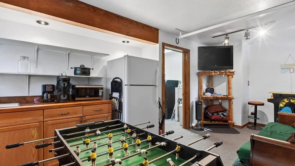 The Nut House by Avantstay Wooded Cabin + Game Room + Arcade + Foosball Near Big Bear Lake + Bear Mountain + Village Shops